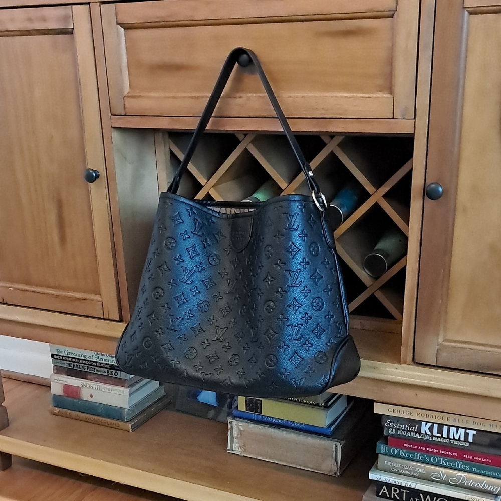 Elegant Black Shoulder Bag